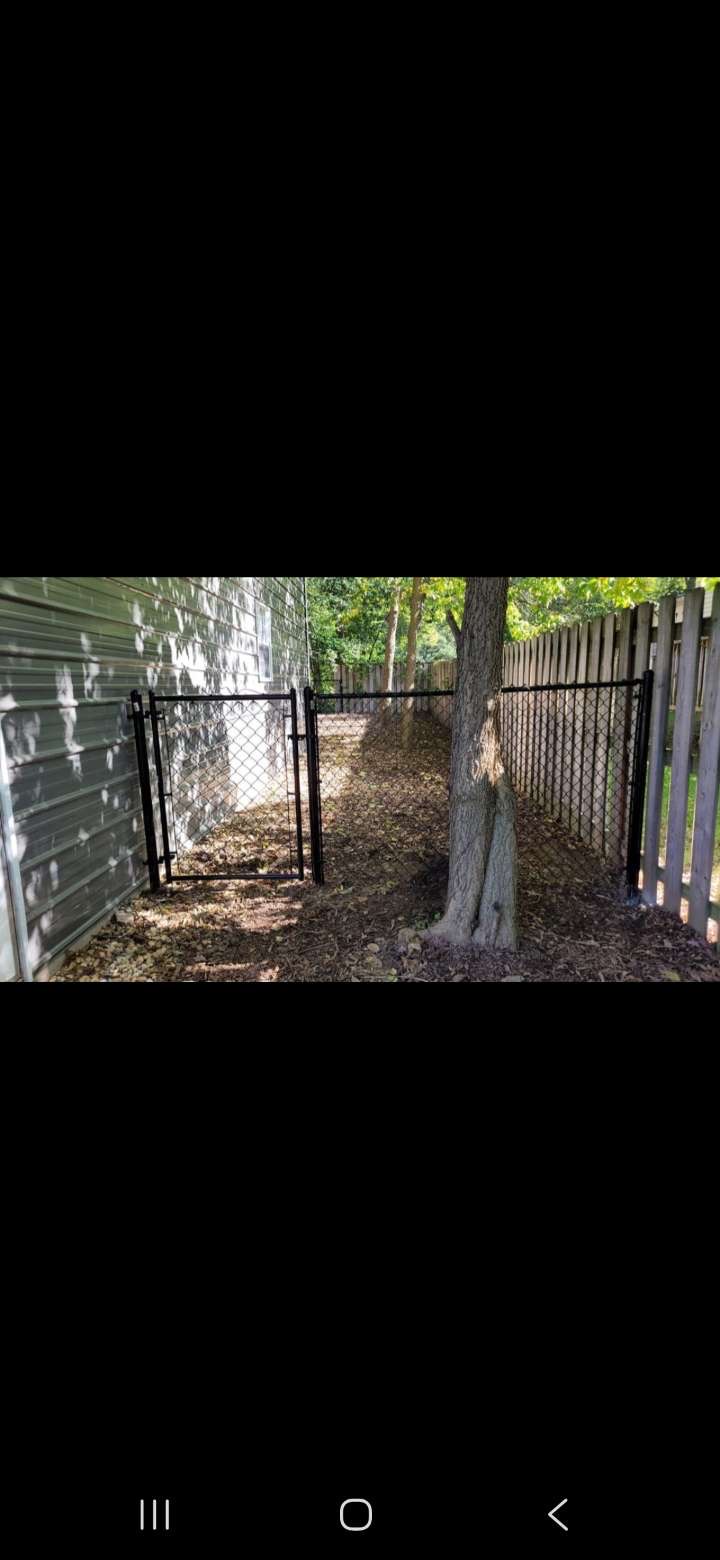 Chain link gate